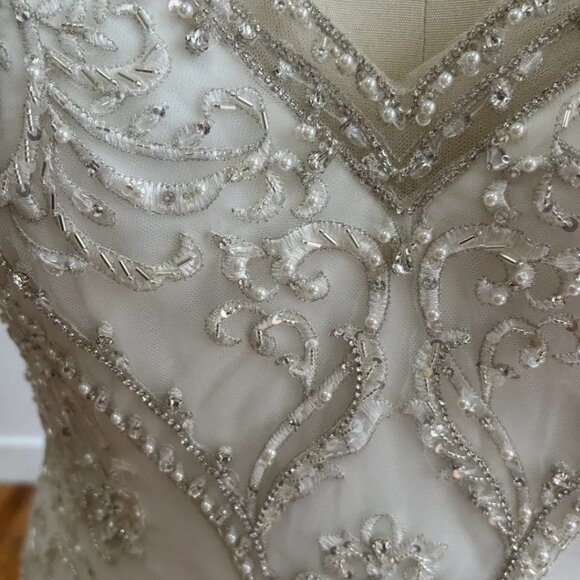 Maggie Soterro, Size 24, No Alterations - Picture 4 of 7